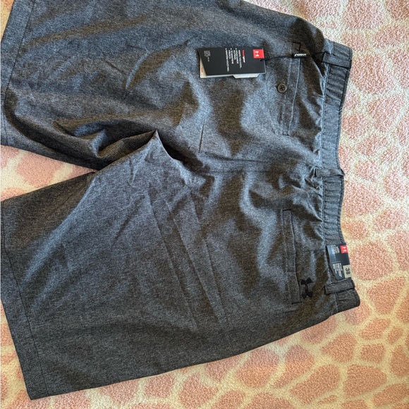Under Armour Shorts Mens Size 38 Gray Light NEW - Picture 2 of 7